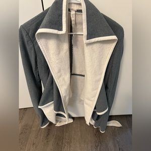 Lululemon sweater jacket size 6